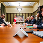 Parliamentary Officer Study Program Group photo with the Speaker of the House of Commons of Canada / Programme d'études des Officiers Parlementaires, Photo de groupe avec le président de la chambre des communes du Canada.

 Ottawa, Ontario, on 15 April, 2024. 

© HOC-CDC
Credit: Bernard Thibodeau, House of Commons Photo Services